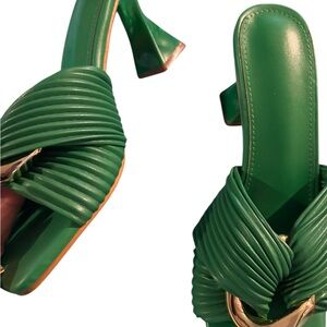 Dream Pairs Emerald Heels with Gold Detail